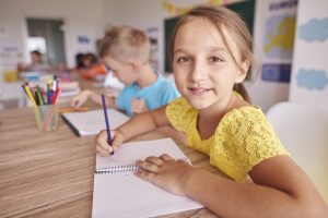 Dysphasie et école : comment adapter la pédagogie pour une inclusion réussie
